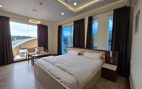 Petrose Business Hotel